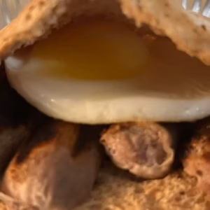 Sausage & egg pitta